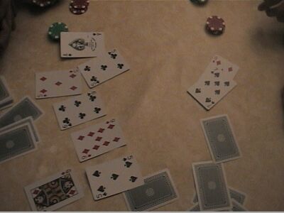 L_Inspector_gagnant_avec_sa_main_7_8_cartes.jpg (16700 octets)