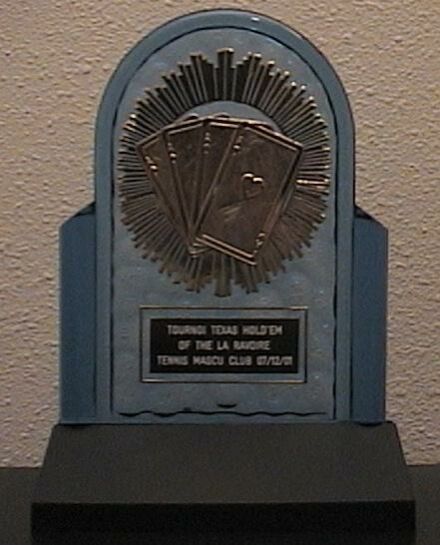 Trophe_tournoi_poker_07_12_2001.jpg (40601 octets)