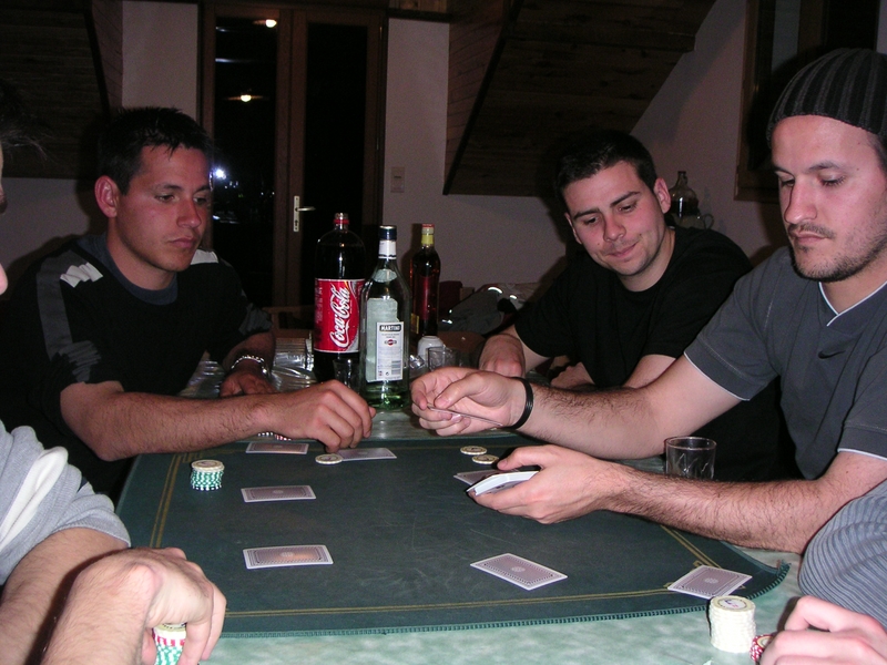 2005_04_01_La_Rochette_poker_026.jpg (430144 octets)