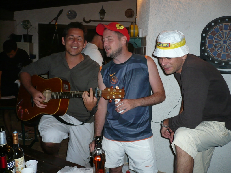 2008_07_04_Marseille_bbacf_chanson_07.JPG (392101 octets)