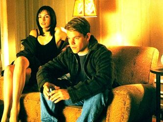 Rounders_Matt_Famke_canape.jpg (22947 octets)